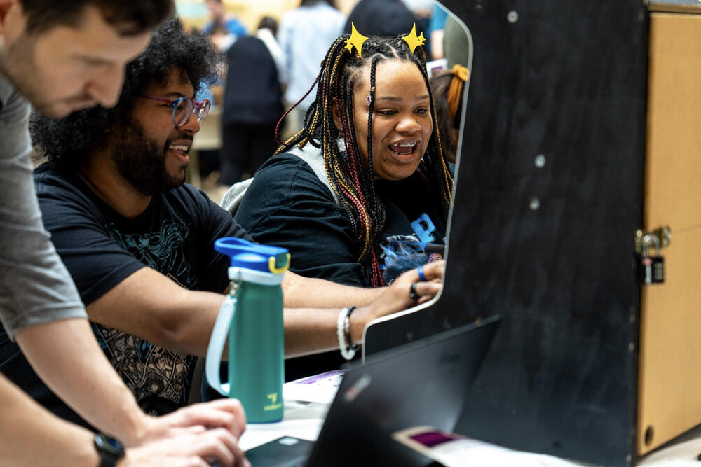 Indie Video Game Fest - happy gamers.
