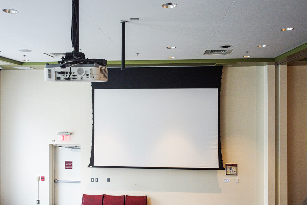 Southeast large meeting room - auditorium projector and screen